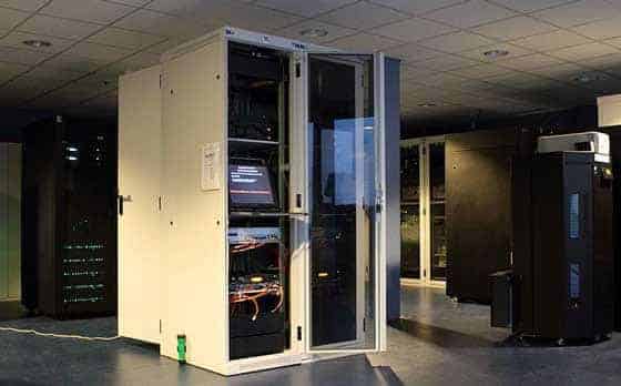 Baie de brassage RJ 45 Schroff en Data Center