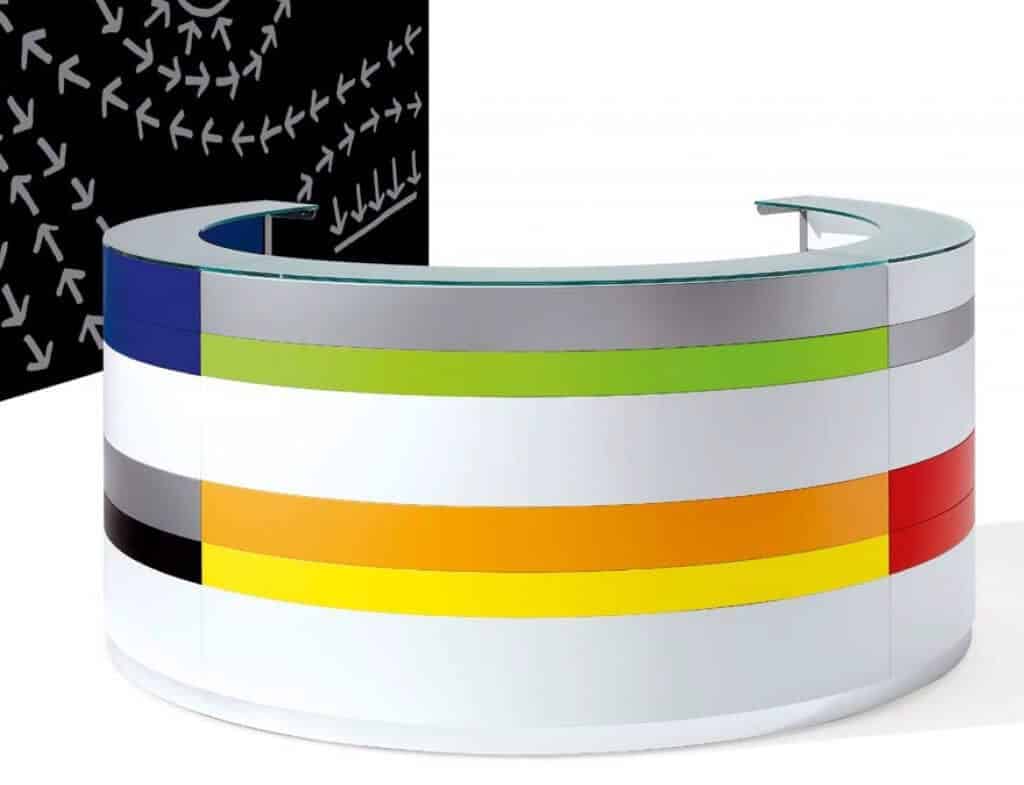Borne d'accueil colorée et top en verre