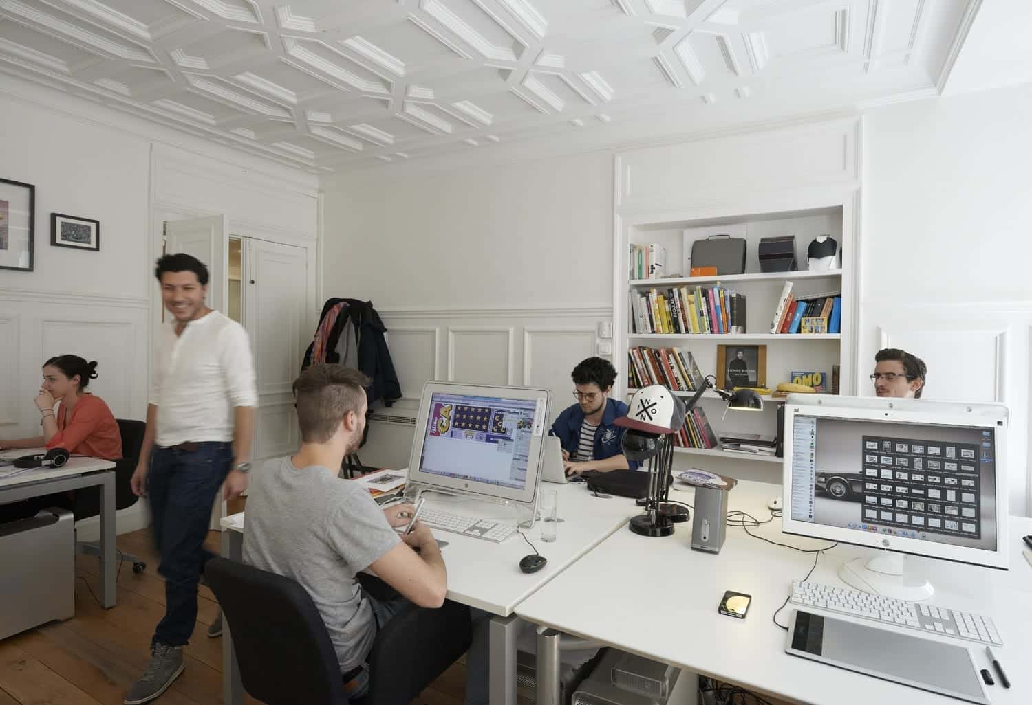 Décor staff pour plafonds de bureau