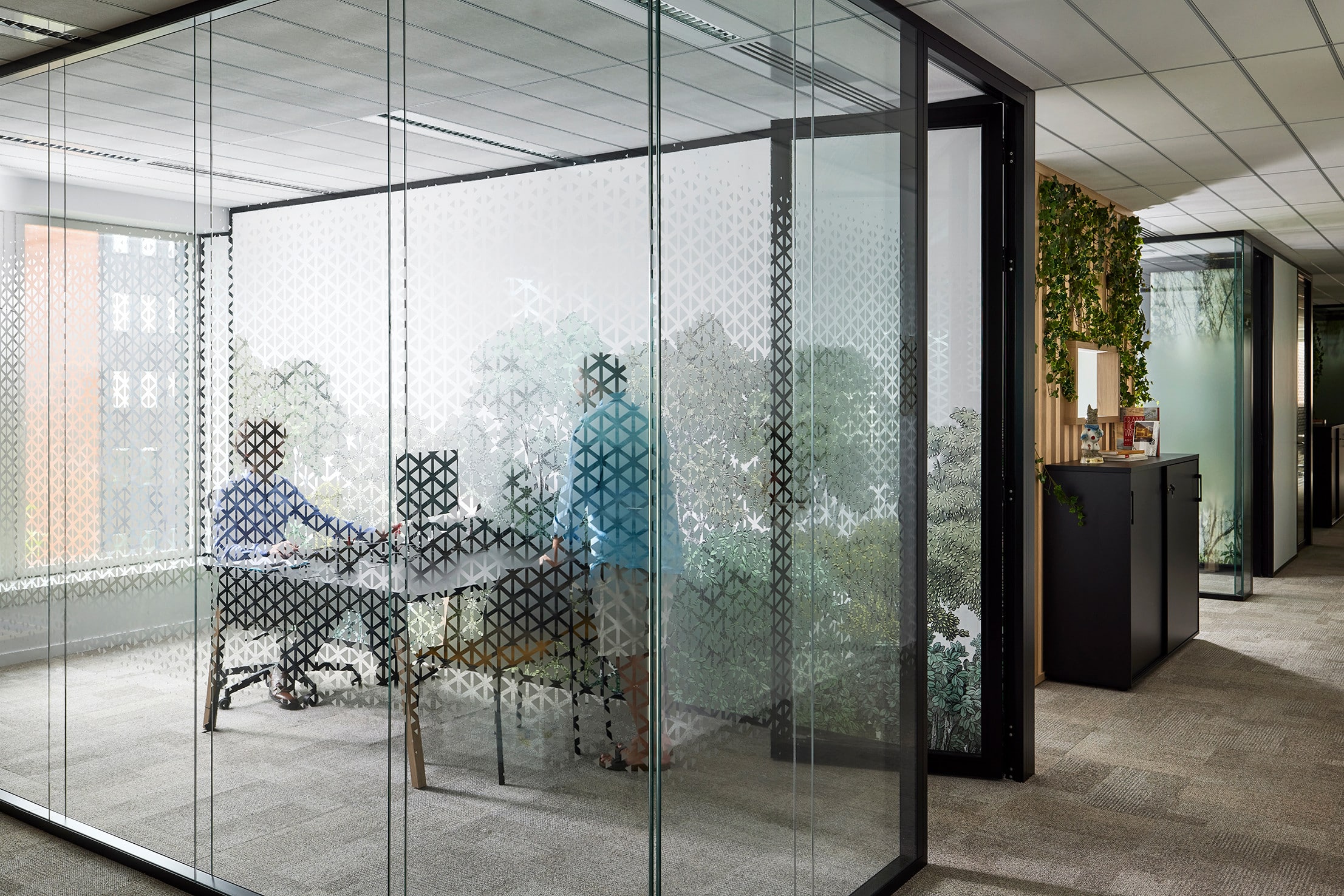 Bureau avec cloison verre